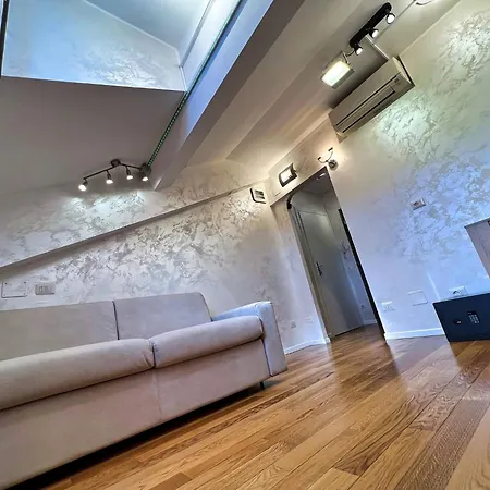 Chic Green Penthouse - Domotic Comfort In Milans Trendy Nightlife District Daire *