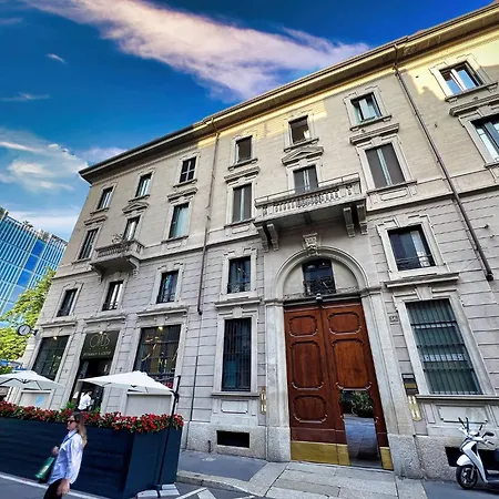 Chic Green Penthouse - Domotic Comfort In Milans Trendy Nightlife District Daire *