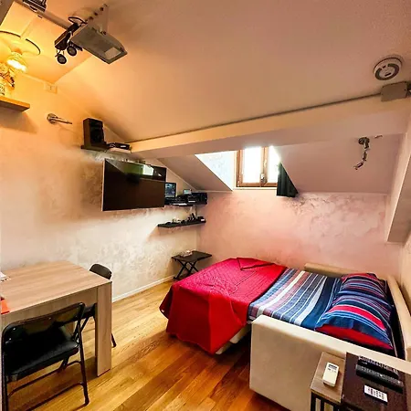 Chic Green Penthouse - Domotic Comfort In Milans Trendy Nightlife District Daire