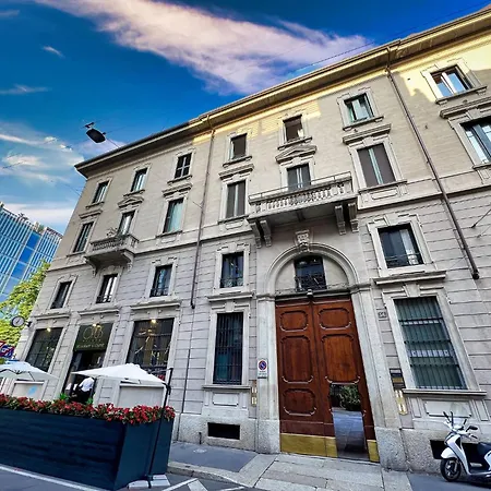 Chic Green Penthouse - Domotic Comfort In Milans Trendy Nightlife District Daire