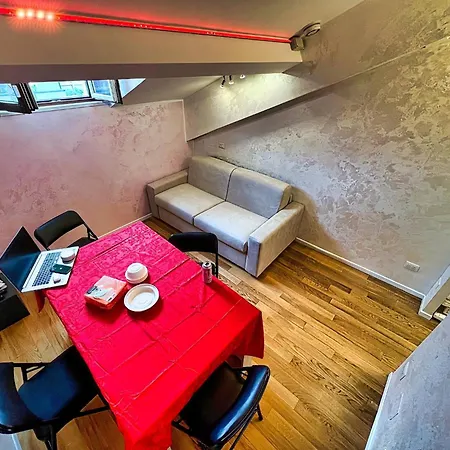 Chic Green Penthouse - Domotic Comfort In Milans Trendy Nightlife District